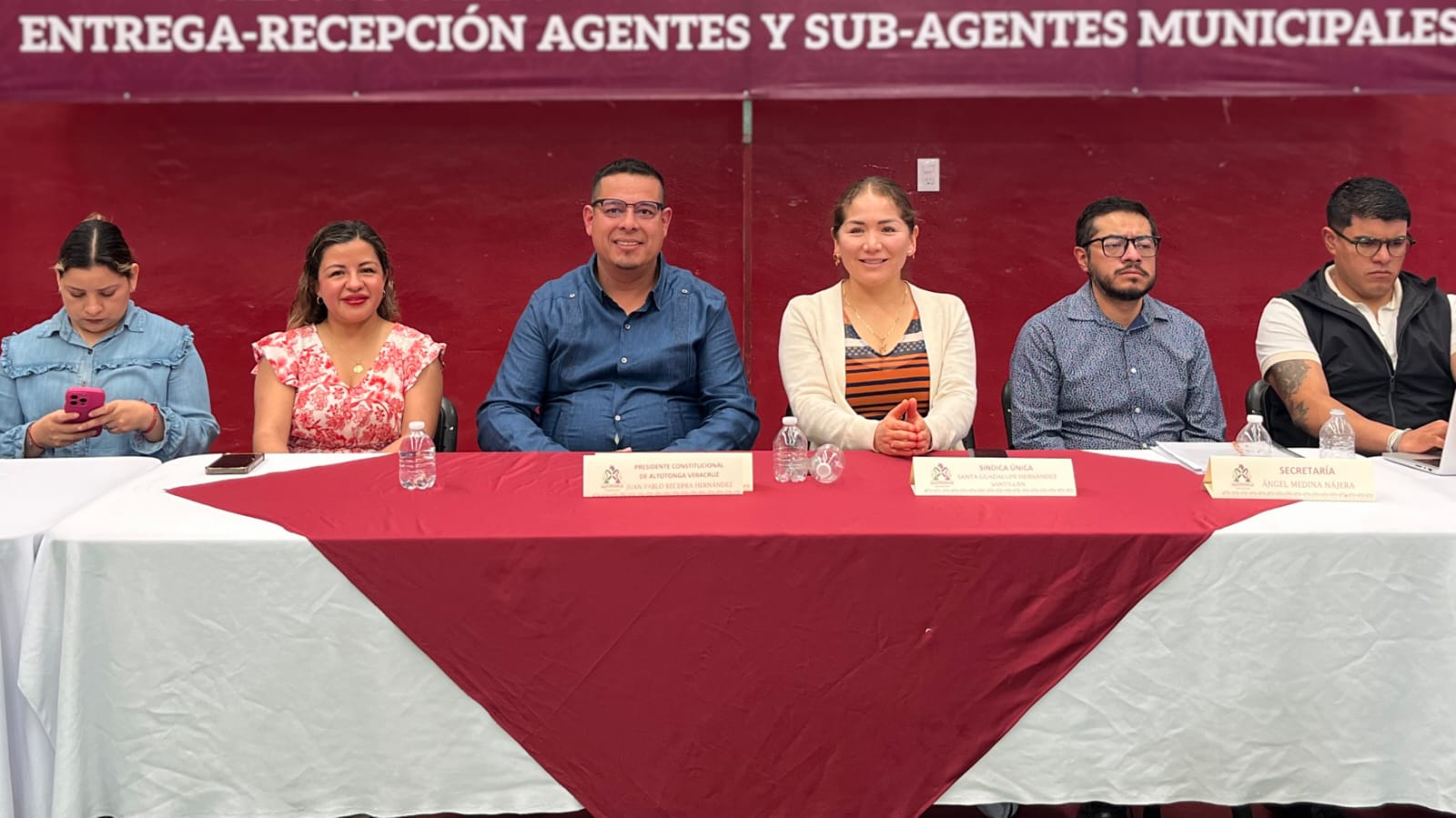 Transici�n con reuni�n de agentes y subagentes municipales